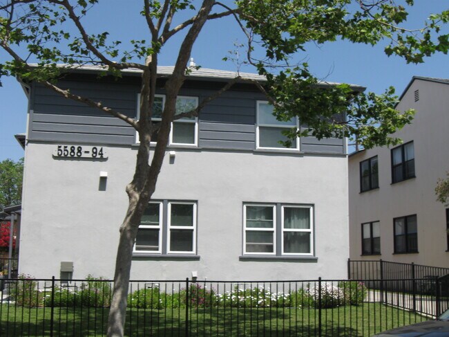 Fachada del edificio - 5592 Kinston Ave