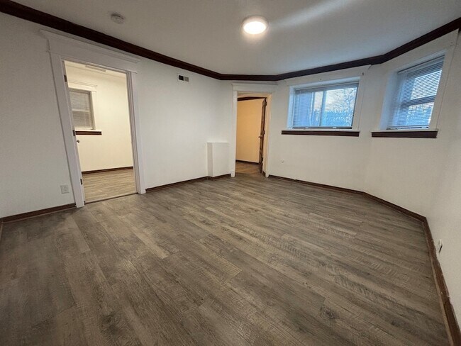 Foto del edificio - 1058 N Kedzie Ave