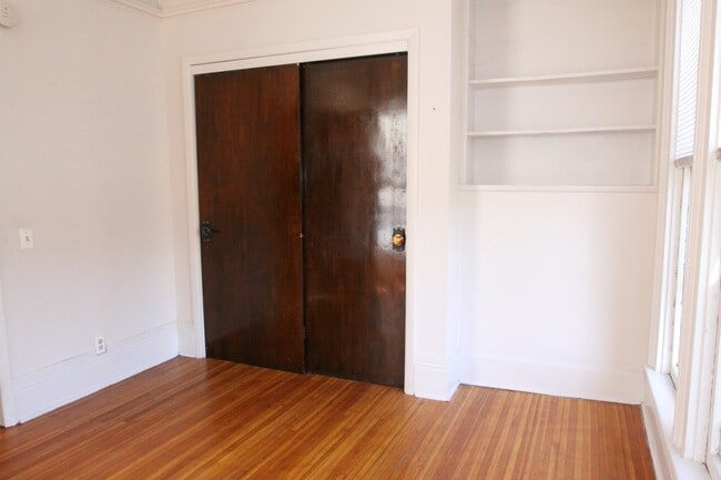 Building Photo - 485 University Ave