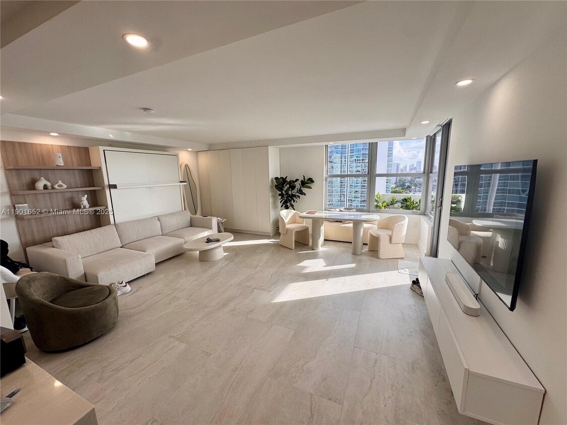 Foto principal - 2899 Collins Ave