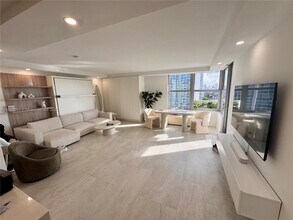 Building Photo - 2899 Collins Ave