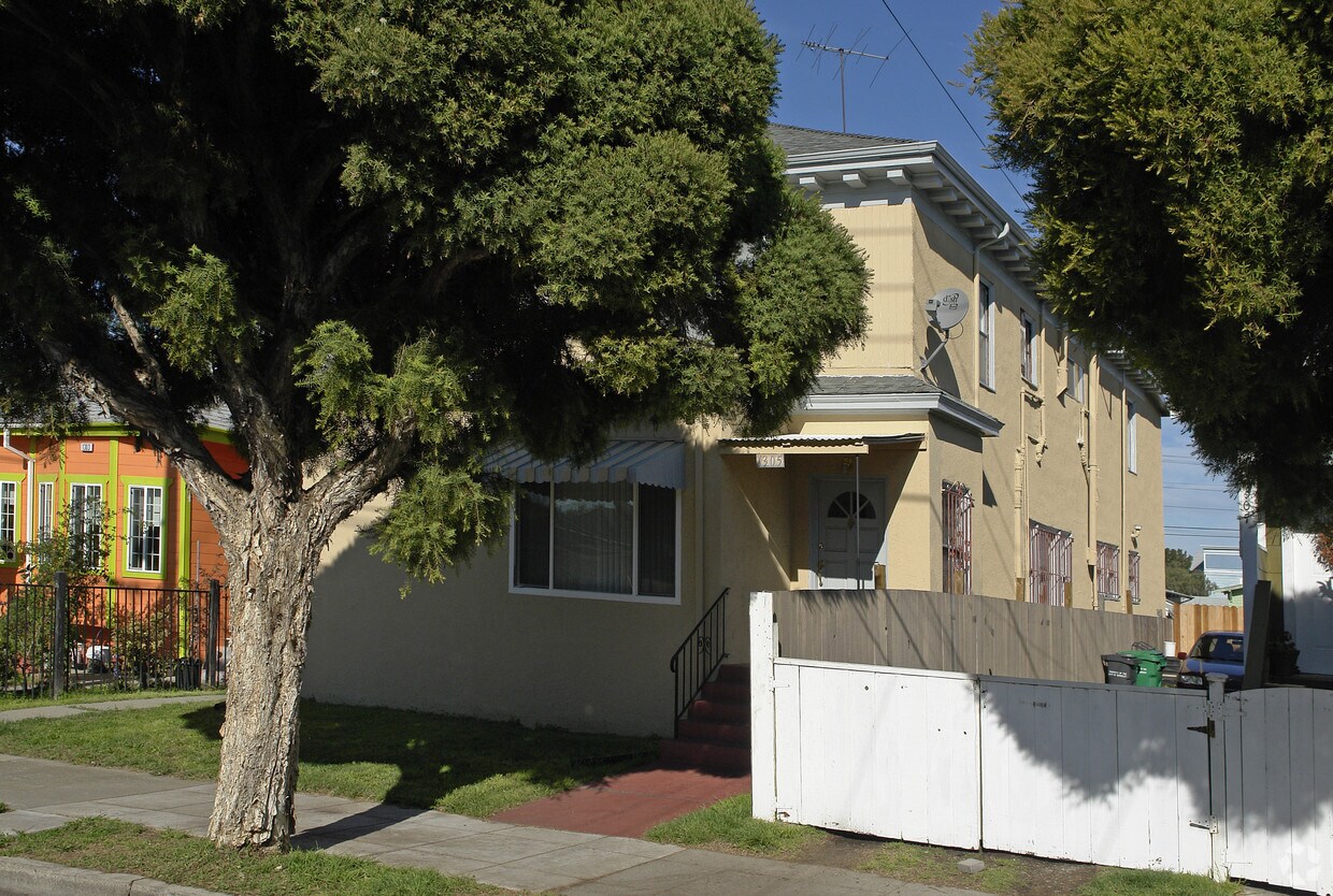 Primary Photo - 1305 Carrison St