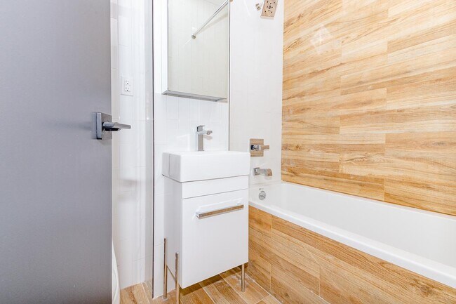 Foto del edificio - 2109 Regent Pl