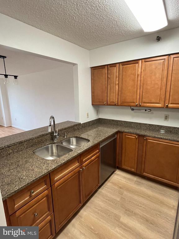 Foto del edificio - 10101 Grosvenor Pl