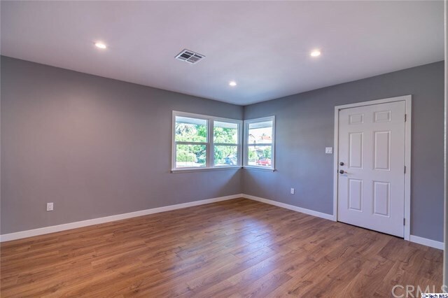 Foto del edificio - 303 N Chevy Chase Dr