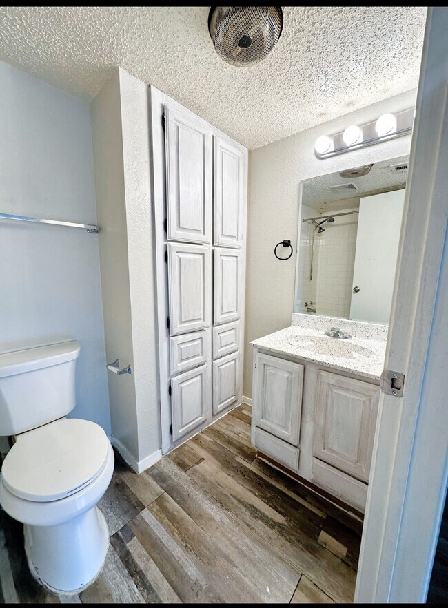 Master bath - 1439 Weiler Blvd
