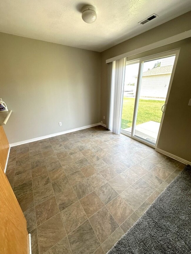 Building Photo - 3 Bed Duplex in Ogden – 18-Month Lease + 1...