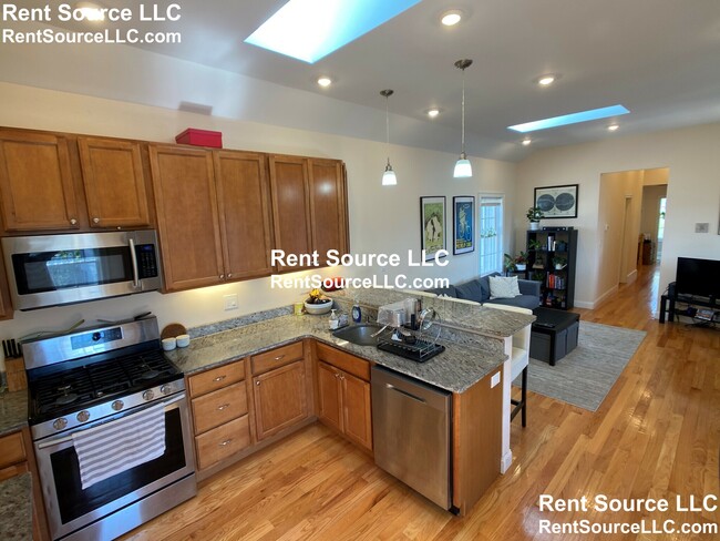 Building Photo - 14 Flint St