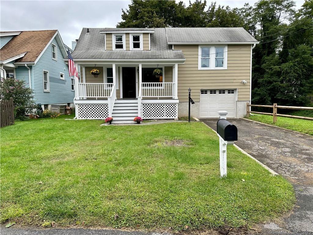 Foto principal - 1 Upland St E