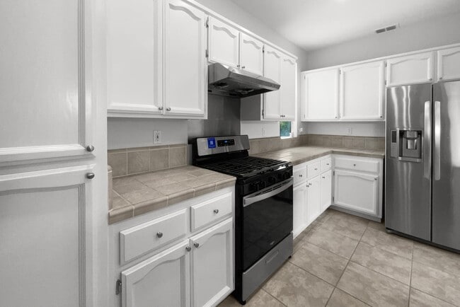 Building Photo - 9385 Bennoel Way