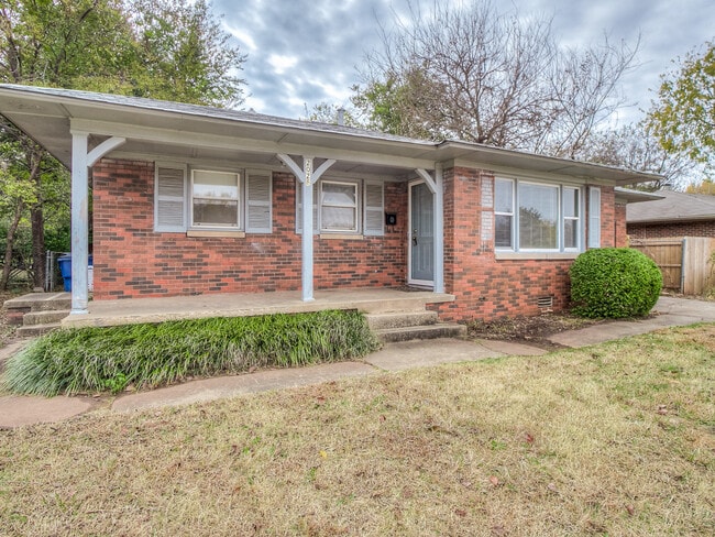 Building Photo - 2028 Hasley