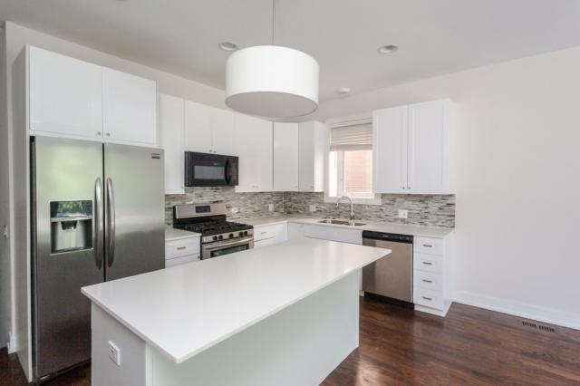 Building Photo - 3 bedroom in Chicago IL 60618