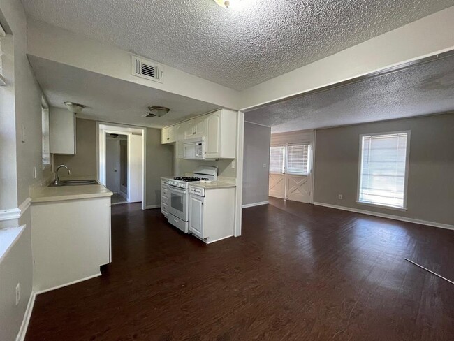 Foto del edificio - 103 Meadowlark Ln