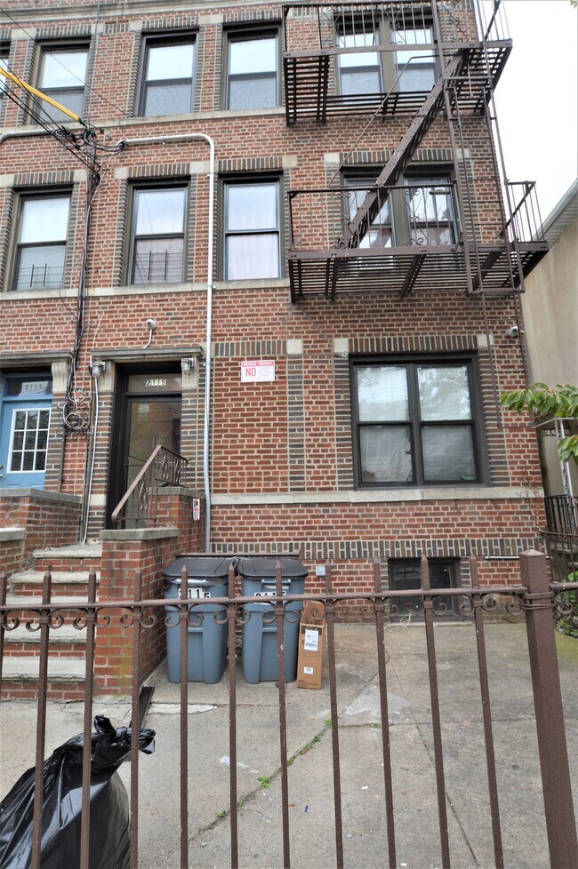 Foto del edificio - 2115 E 14th St