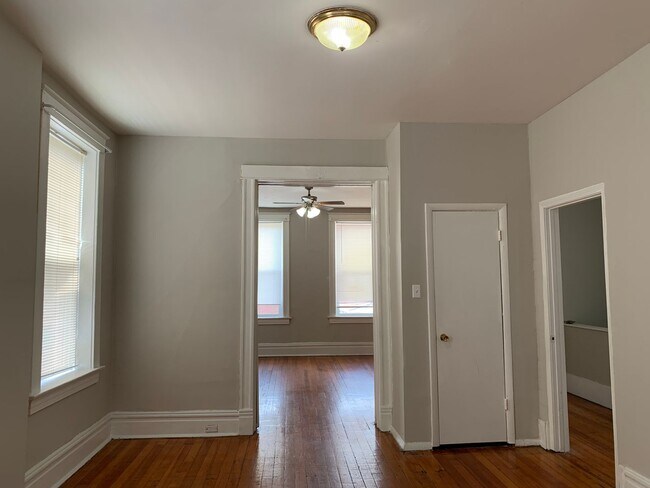 Foto del edificio - 4456 Virginia Ave