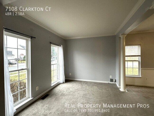 Building Photo - Numerous neighborhood amenities