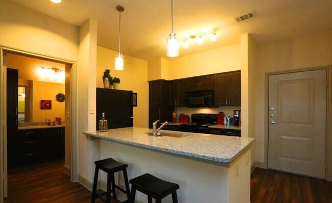 Building Photo - 2 bedroom in Pearland TX 77581