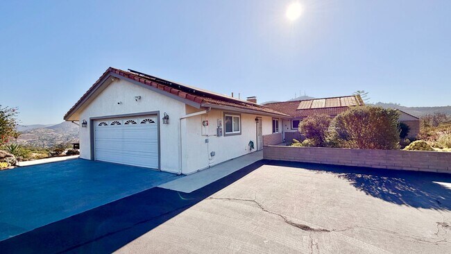 Foto del edificio - Beautiful Custom Single-Story Home on Gated Country Property with Spectacular Views & Pool!