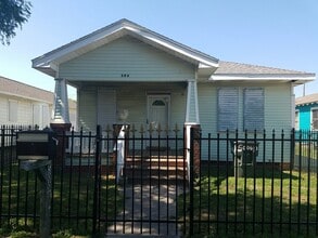 Building Photo - 5006 Bernardo De Galvez Ave