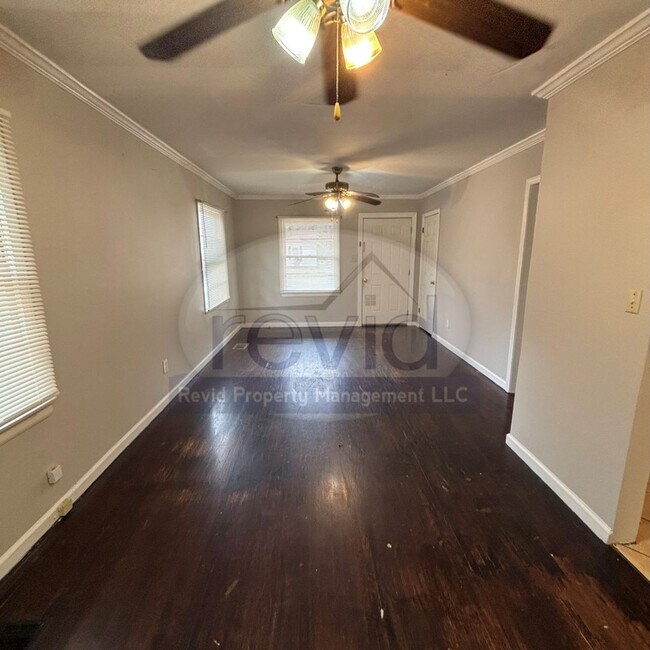 Building Photo - 3 Bedroom 1 Bath Home!!