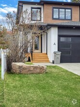 Building Photo - 9650 Hillcrest Dr