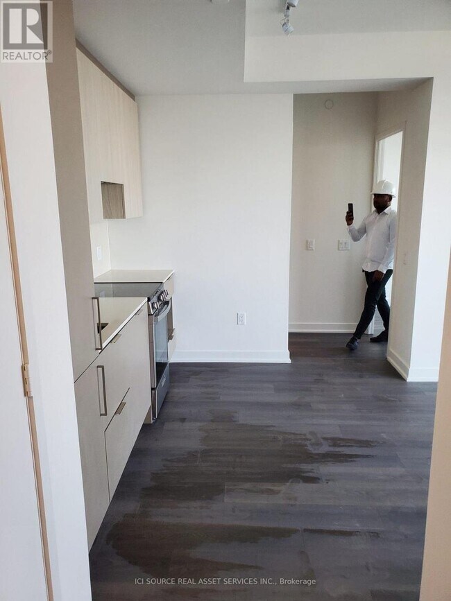 Photo du bâtiment - 3900 Confederation Pkwy