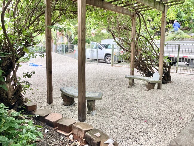 Foto del edificio - 2538 SW 11th St