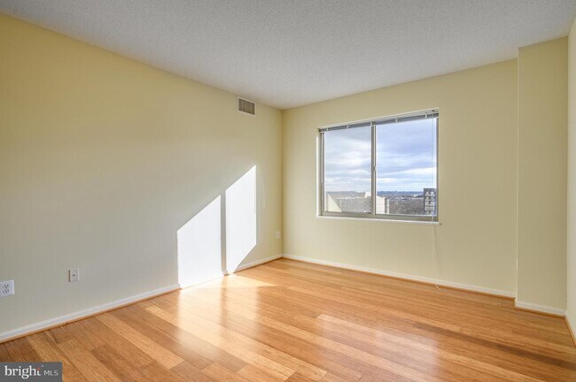 Foto del edificio - 19365 Cypress Ridge Terrace