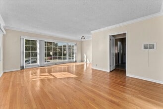 Building Photo - 5918 S Fairfax Ave