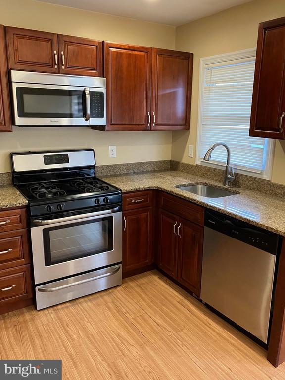 Building Photo - 15 Blueberry Ln