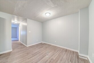 Building Photo - 438 Kathleen St