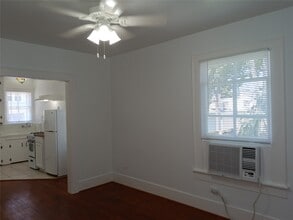 Building Photo - 2924 1/2 Bernardo De Galvez Ave