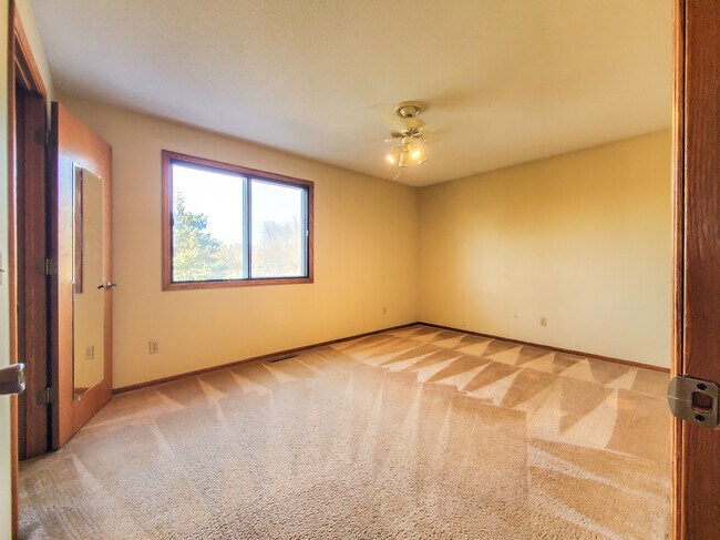 Bedroom-1 - 8563 S Pond Trl