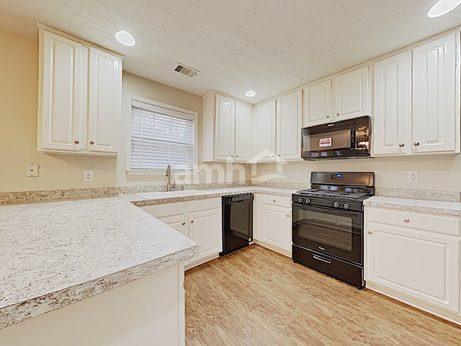 Foto del edificio - 327 Meadows Ln