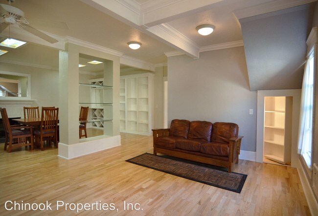 Building Photo - 1467 W 11th Ave