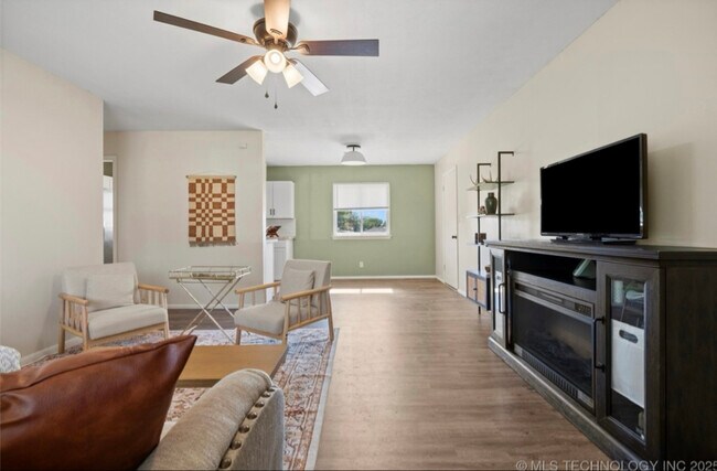 Foto del edificio - 321 NE Elmhurst Ave