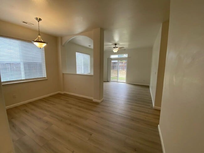 Building Photo - 660 Callahan Dr