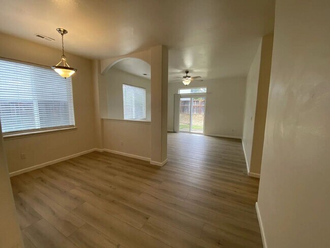 Foto del edificio - 660 Callahan Dr