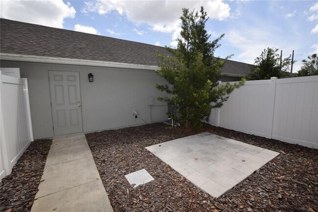 Building Photo - 15615 Honeybell Dr