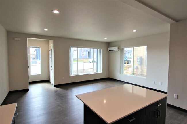 Foto del edificio - Modern design 3 bed, 2.5 bath duplex