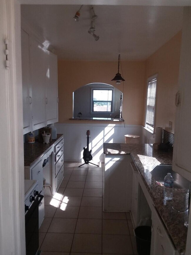 5501 Deane Ave Unit Duplex, View Park, CA 90043 Apartments in View Park, CA