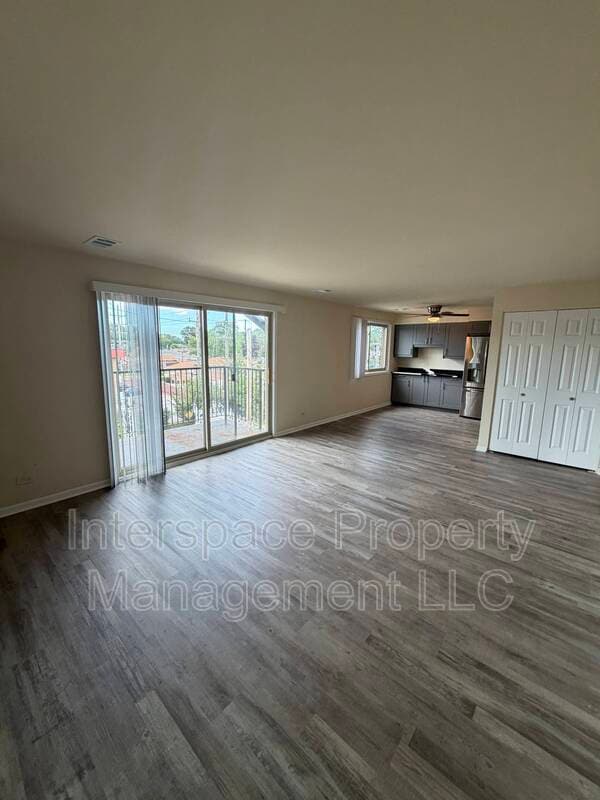 Building Photo - 9937 S Cicero Ave