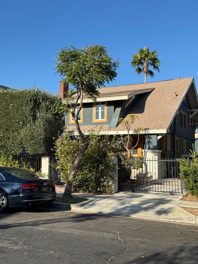 Photo - 1650 S Oxford Ave (Los Angeles, CA) House