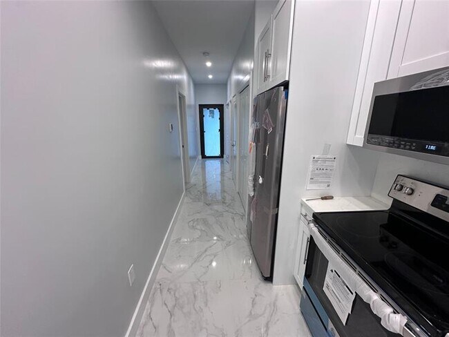 Foto del edificio - 2884 SW 17th St