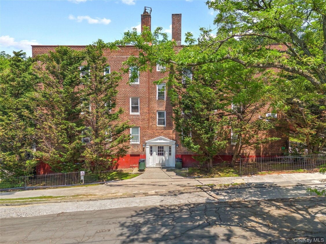 Primary Photo - 47 Point St