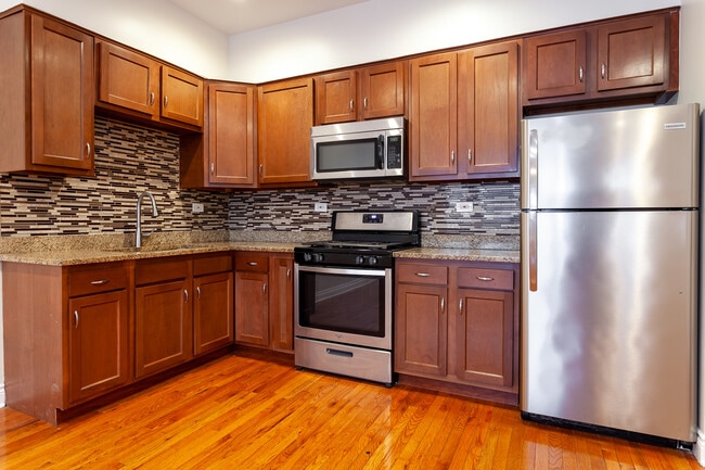 Foto del edificio - 4610 S Marshfield Ave