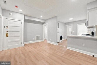 Building Photo - 5548 Ridge Ave