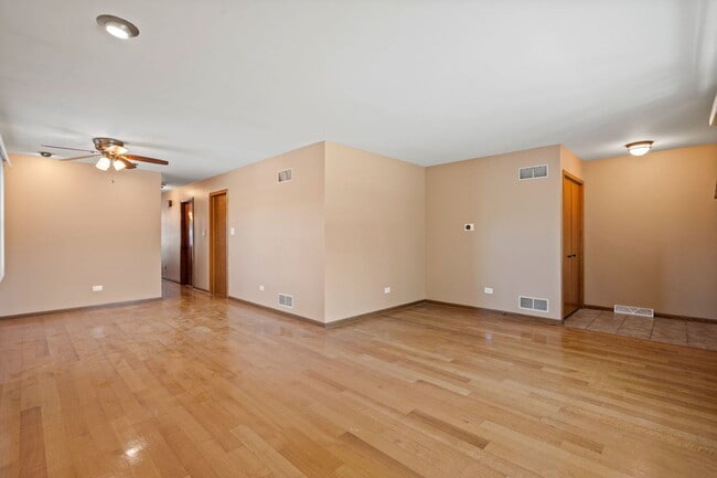 Building Photo - 2333 N Trumbull Ave