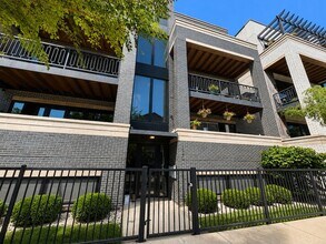 Building Photo - 1340 W Walton St
