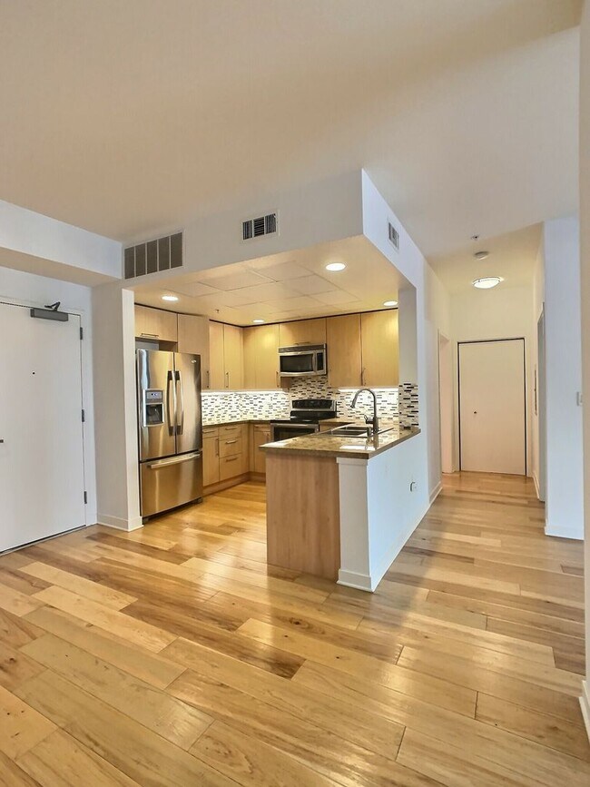 Foto del edificio - Two Bedroom Condo with Large Patio at Plan...